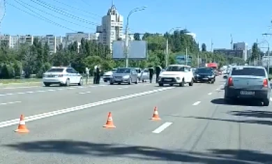 Пробка сковала воронежский мост из-за ДТП (ВИДЕО)