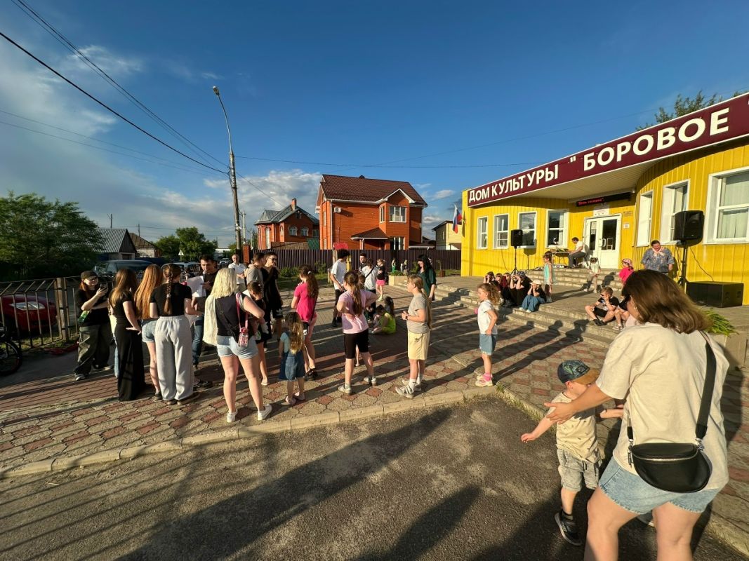 Воронежский депутат помог организовать праздничные мероприятия в День соседей