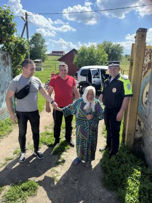 Лежала в поле без сознания. Полицейские спасли пропавшую жительницу Воронежской области