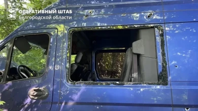В Белгородской области ранен военный, горят постройки и повреждены автомобили