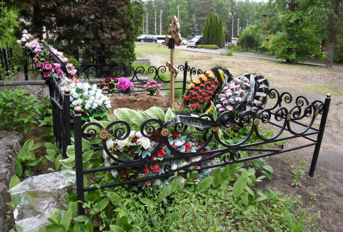 Новые могилы на Юго-Западном кладбище