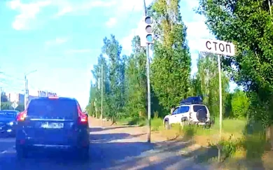 «Пусть все стоят, а я, «умный», проеду». Летящий в обход дороги обочечник взбесил воронежца