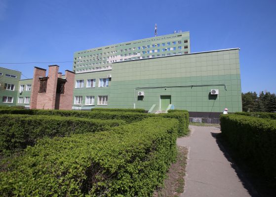 Труп пожилого мужчины нашли под окнами воронежской больницы 