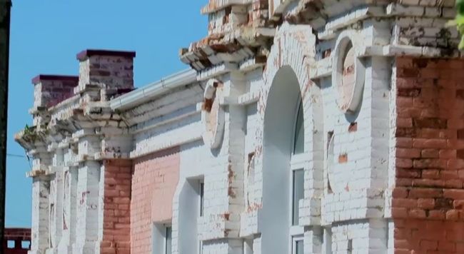 Под Белгородом приступили к ремонту старинного здания с бассейном за 93 млн
