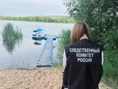 Подросток нырнул с катамарана в воду и утонул в Воронежской области