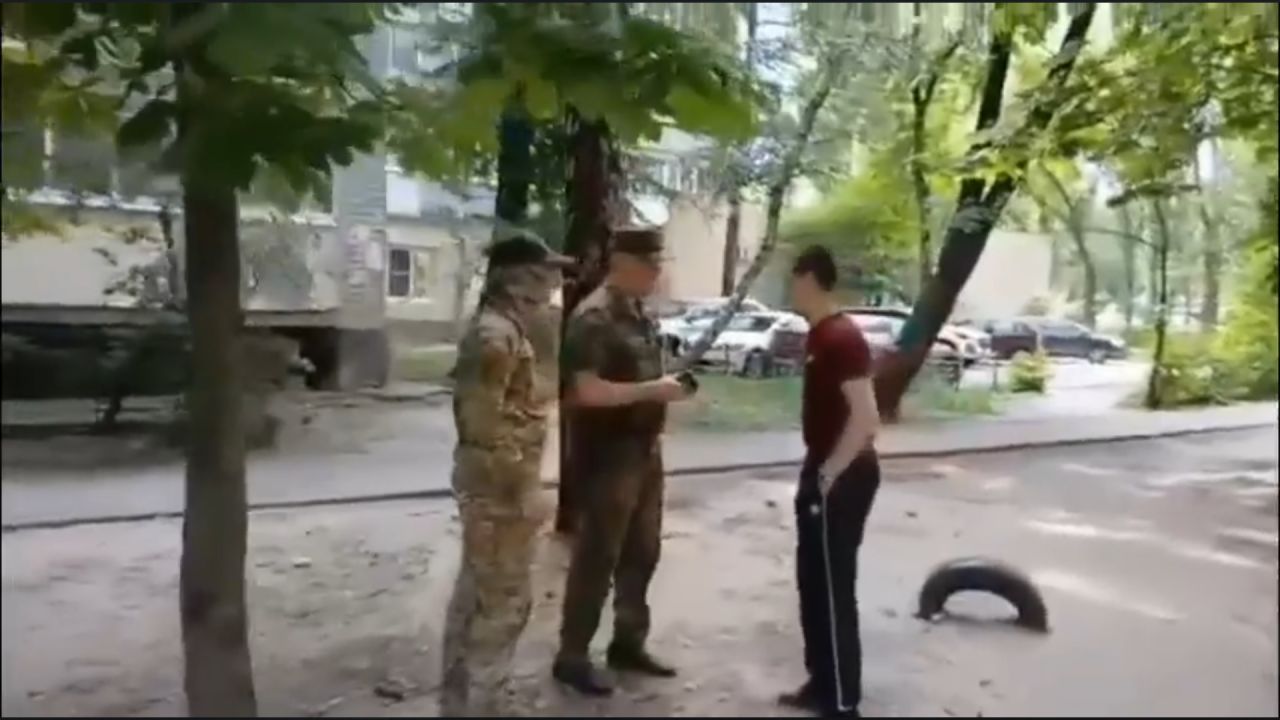 Силовики устроили рейды по&nbsp;воронежским дворам