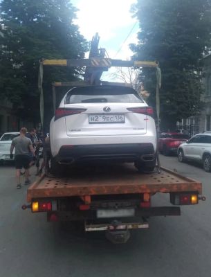В Воронеже продолжают эвакуировать автомобили со скрытыми госномерами