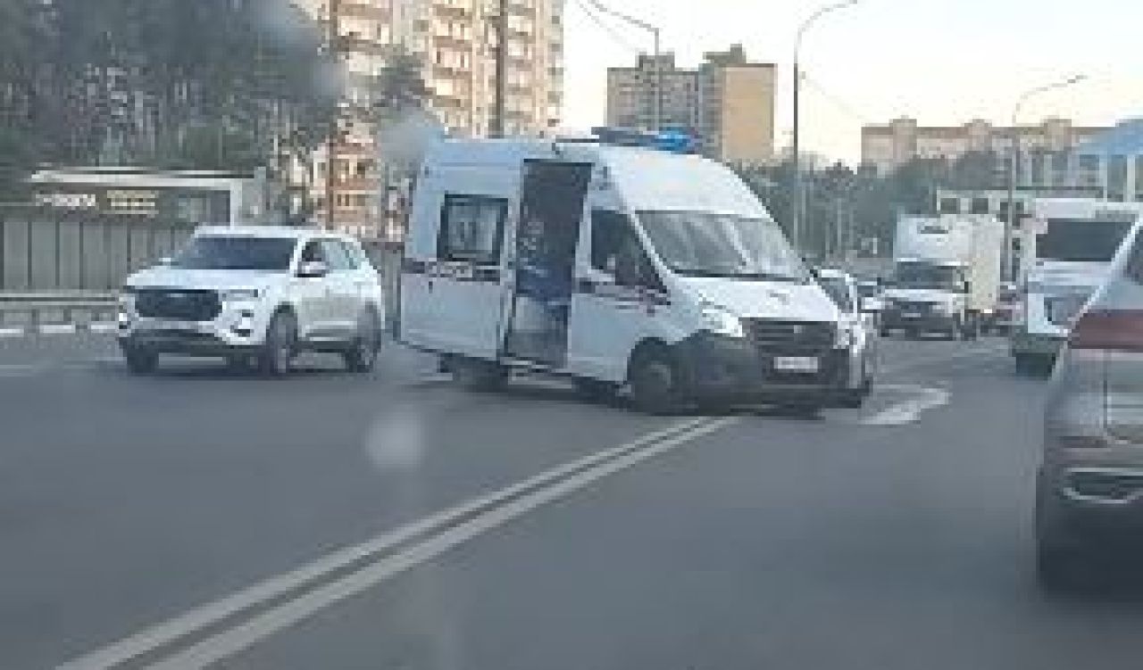 О ДТП со&nbsp;скорой сообщили воронежцы — есть пострадавший (ВИДЕО)