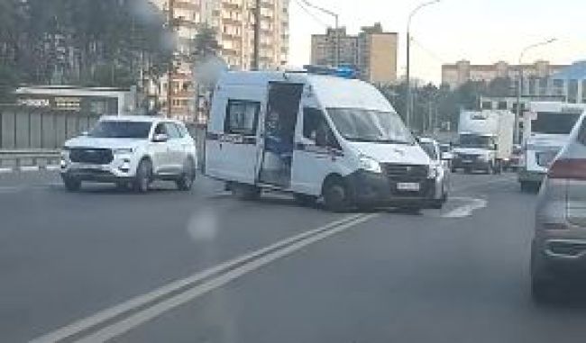 О ДТП со скорой сообщили воронежцы — есть пострадавший (ВИДЕО)