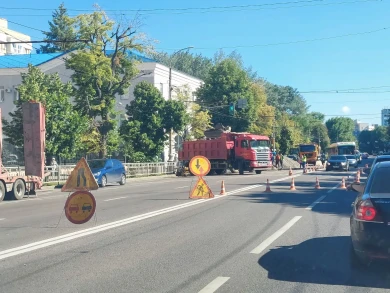 Асфальт просел на центральной улице Воронежа