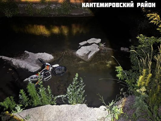 Подросток на питбайке улетел в реку в Воронежской области