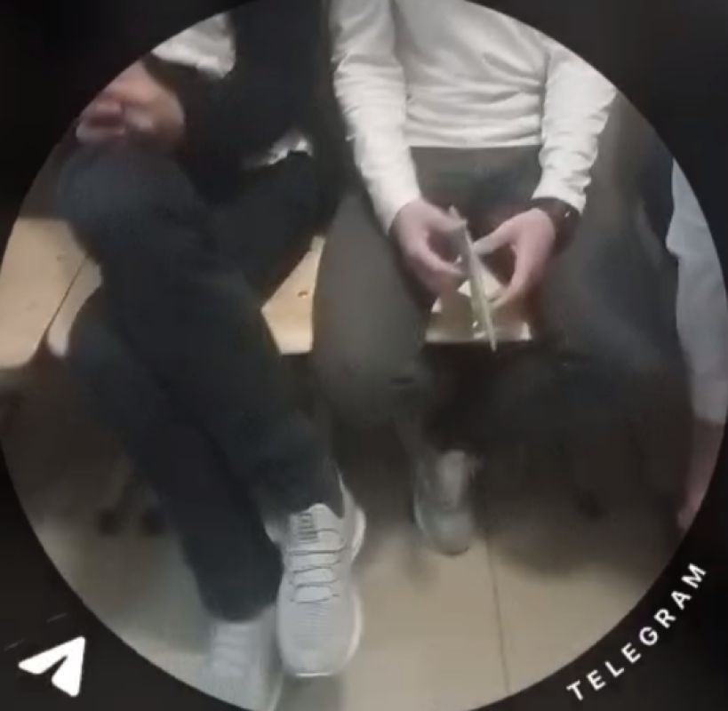 Девятиклассников, собиравшихся на экзамен, эвакуировали в воронежской школе (ВИДЕО)