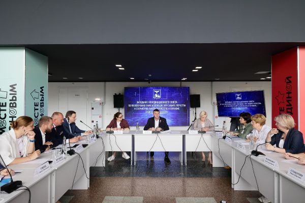 Александр Шуваев провёл заседание координационного совета по увековечению памяти погибших защитников Отечества и посетил кампус «Школы 21» в Белгороде