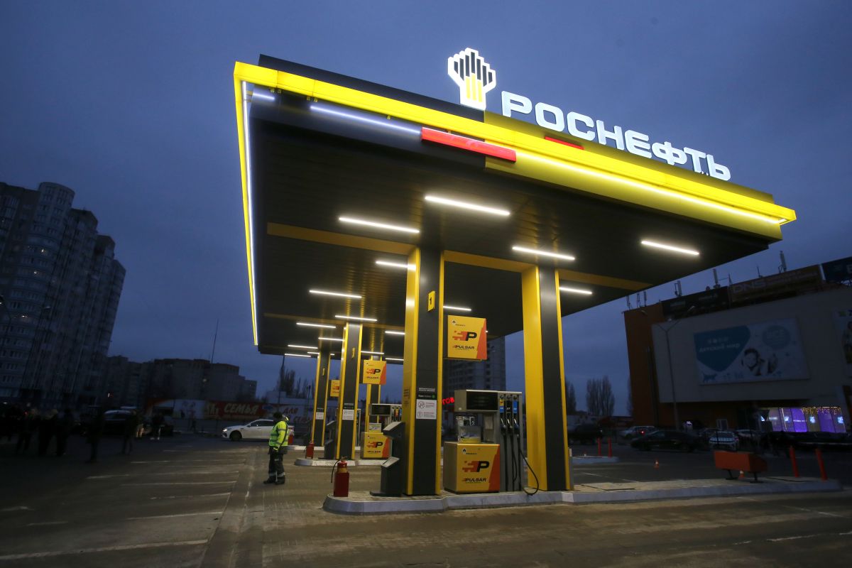 В «Роснефти» рассказали, вводили ли ограничения по заправке&nbsp;
