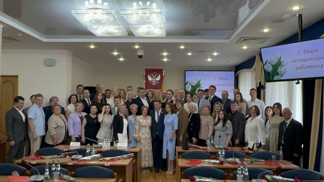 Депутаты Воронежа поздравили медиков с профессиональным праздником   