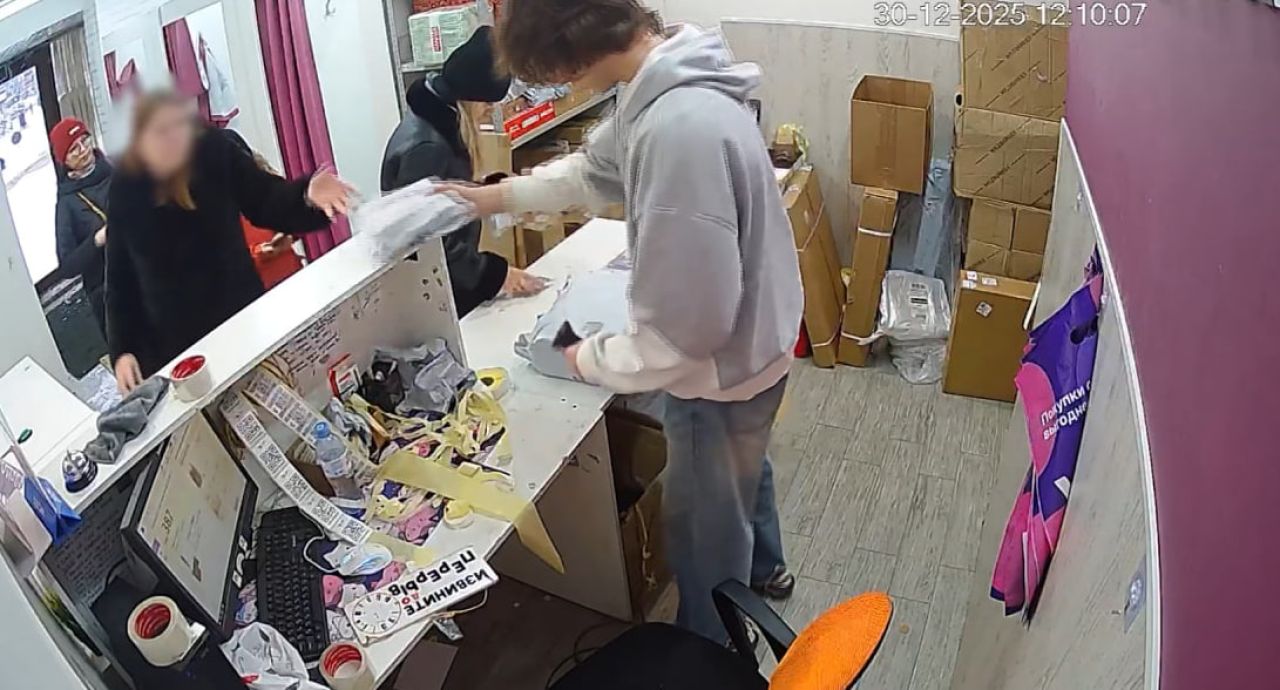 Воронежанка украла сумку прямо под&nbsp;носом у&nbsp;сотрудника ПВЗ