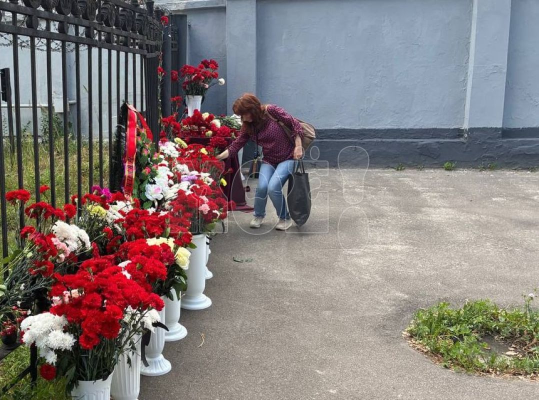 Сотрудница предприятия, пострадавшего от атаки ВСУ: «Я сама по&nbsp;краешку прошла, ведь могла быть там»