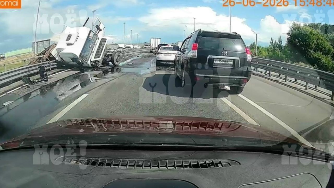Жёсткое ДТП с фурой произошло на трассе под Воронежем (ВИДЕО)