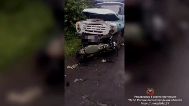 Под Белгородом водитель мотоцикла разбился насмерть после ДТП с грузовиком