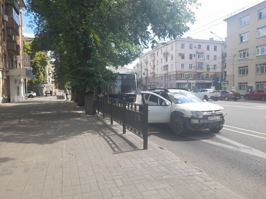 Об аварии с автобусом в центре рассказали воронежцы