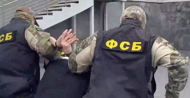 Взрывчатки под видом парфюма разослал юноша воронежским военным и чиновникам