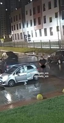 Воронежцы сообщили о мужчине, который показывает гениталии девушкам на улице