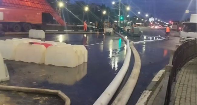 Что происходило ночью на месте коммунальной аварии на Московском проспекте (ВИДЕО)