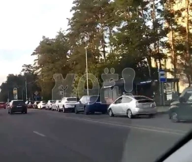 Впечатляющую очередь на заправку сняли воронежцы