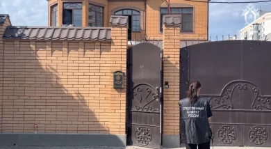 Трупы двух женщин и мужчины нашли в частном доме 