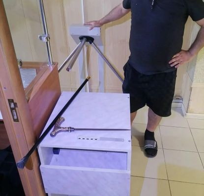 Мужчина пытался пронести в суд клинок, спрятанный в трость в Нововоронеже 