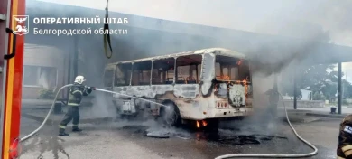 В Шебекино дрон ударил по автобусу, оставив горящий остов