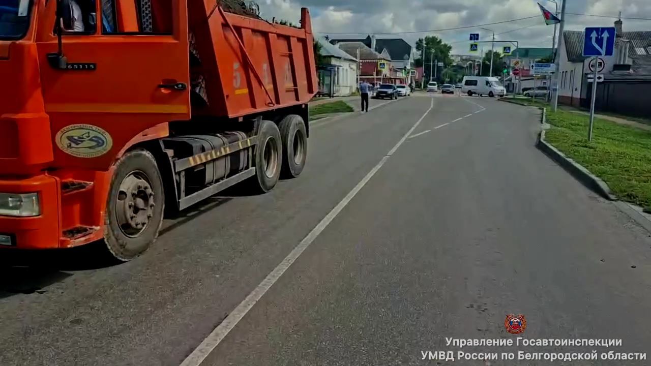 Под Белгородом КАМАЗ проехал на красный свет и сбил насмерть старушку