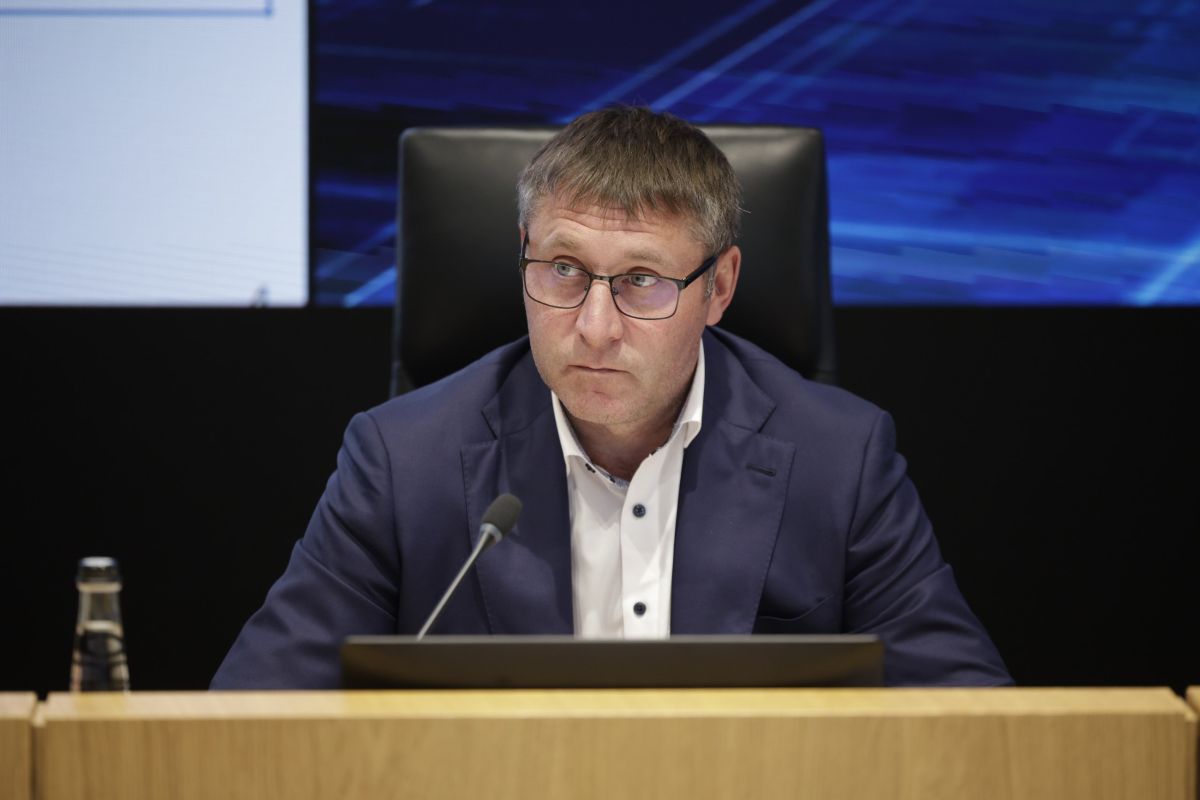 Шуваев прилюдно отчитал чиновников за «сухие отписки» жителям Белгородчины