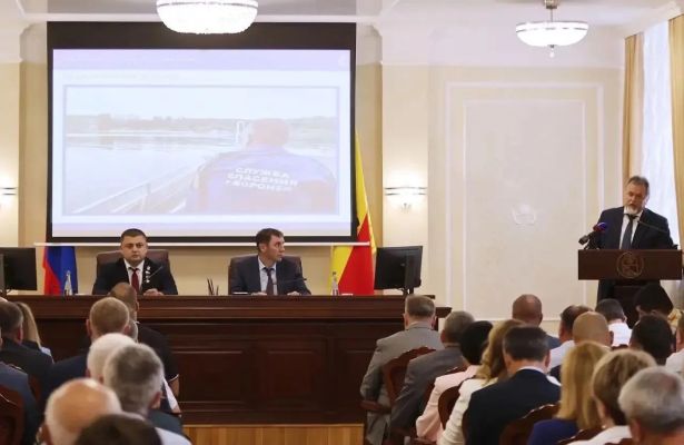 Мэр Воронежа Сергей Петрин обсудил с командой результаты стратегии развития и правила для летних кафе