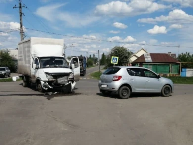 Массовое ДТП с грузовиком произошло в Воронеже — есть пострадавший
