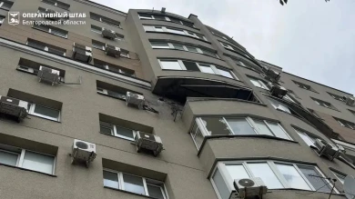Украинский дрон ударил по многоэтажке в Белгороде