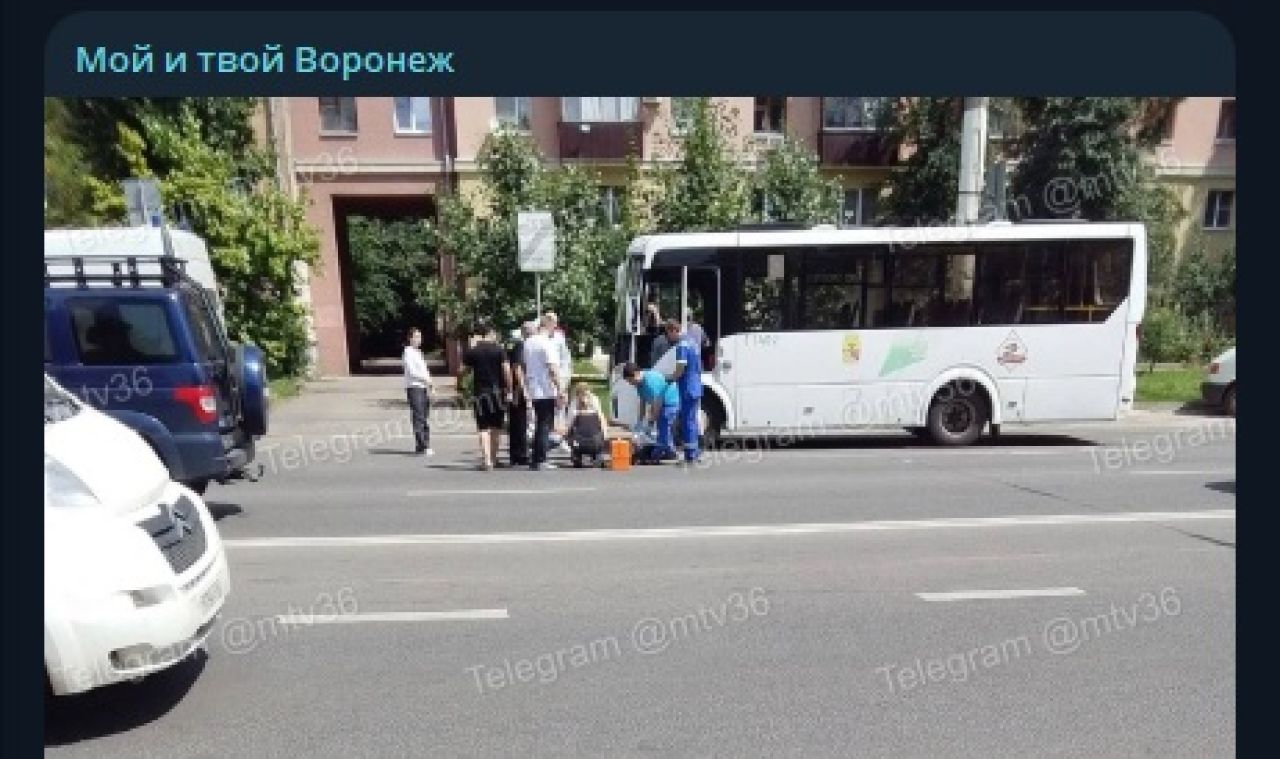 О сбитом пешеходе у&nbsp;остановки сообщили воронежцы