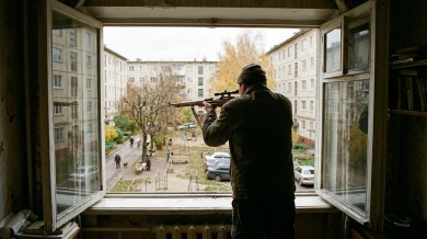 Пьяница расстрелял из окна мальчика, убиравшегося во дворе