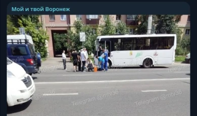 Что стало с женщиной, которую сбили у остановки в Воронеже