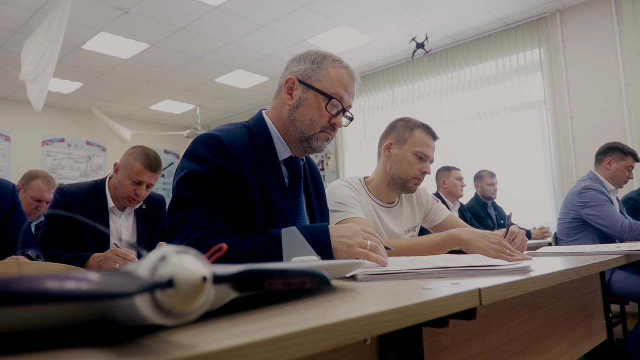 Мэр Липецка и местные министры подписали контракт с Минобороны