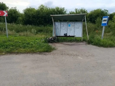 Смертельная авария: мопедист врезался в остановку в Воронежской области