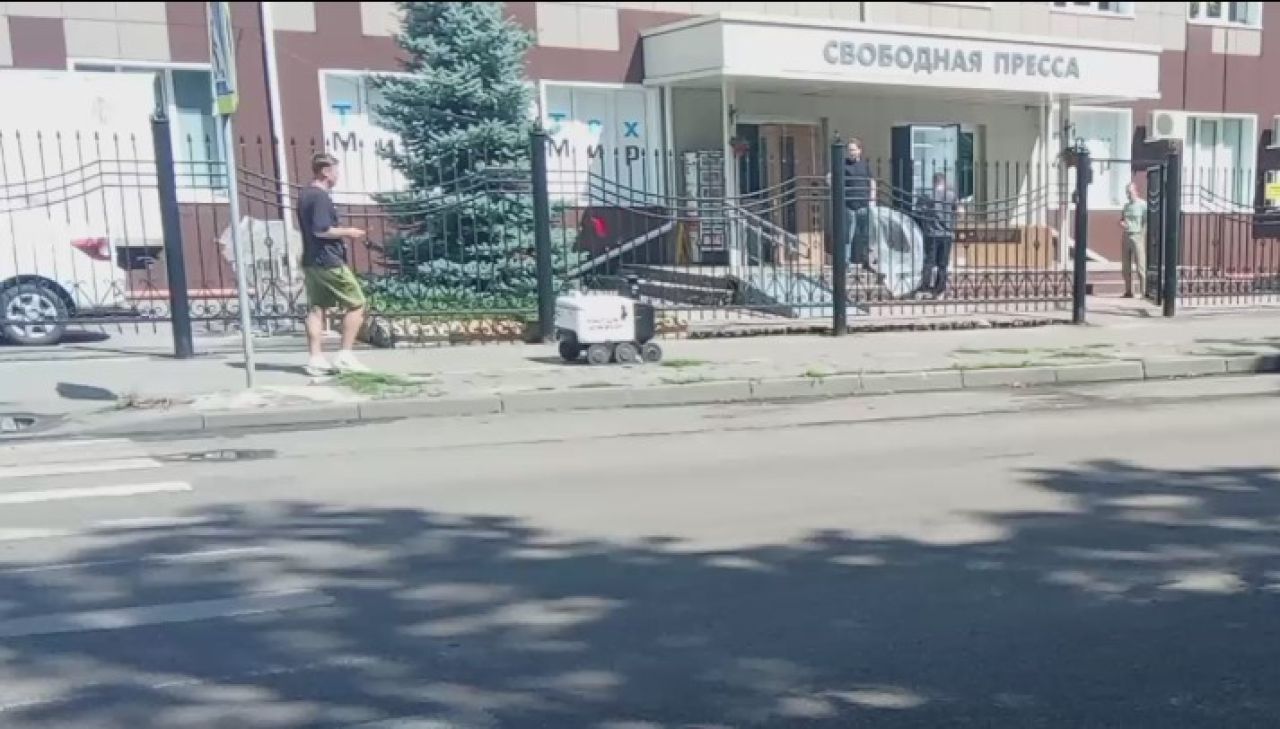 В Воронеже заметили робота на обучении