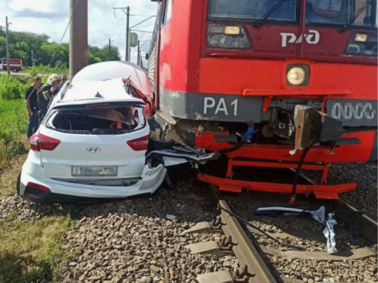 Выяснились подробности аварии с поездом, снёсшим легковушку в Воронежской области 