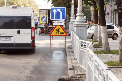 Движение на улице Воронежа ограничат на два месяца из-за ремонта сетей