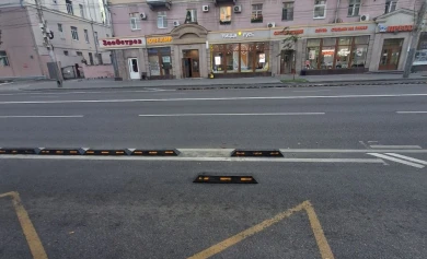 Не устояли. Делиниаторы для метробуса сломались в центре Воронежа 