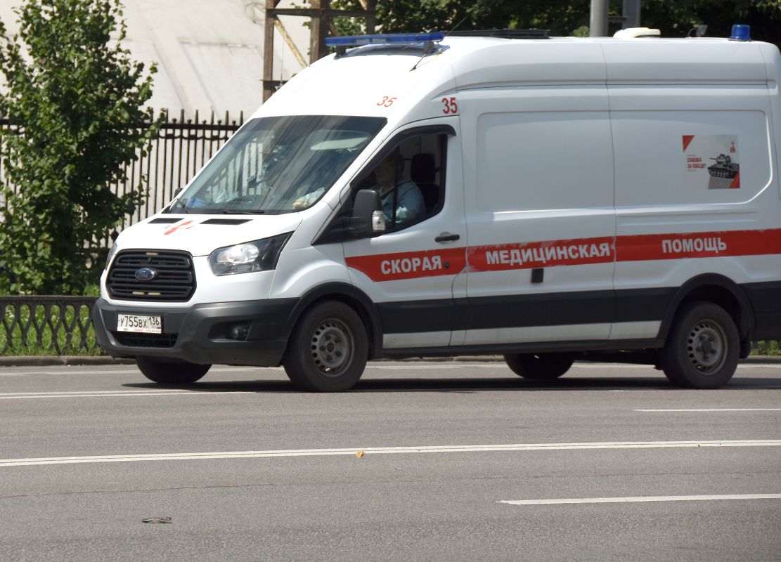 Мотоцикл столкнулся с иномаркой в Воронеже: есть пострадавшие