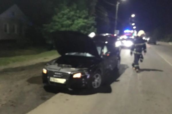 Иномарка врезалась в трактор в Воронеже: есть раненый 
