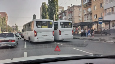 Об аварии с двумя автобусами сообщили воронежцы