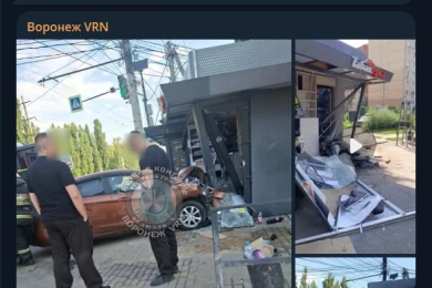 «Форд» влетел в киоск у остановки в Воронеже: пострадала женщина