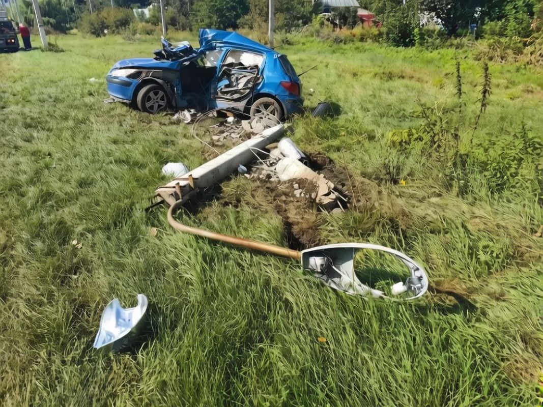 Смертельное ДТП под Липецком: водитель разбился насмерть, врезавшись в столб